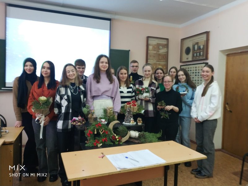 В рекреации ГУЗ открылась студенческая выставка «Зимняя фантазия» 