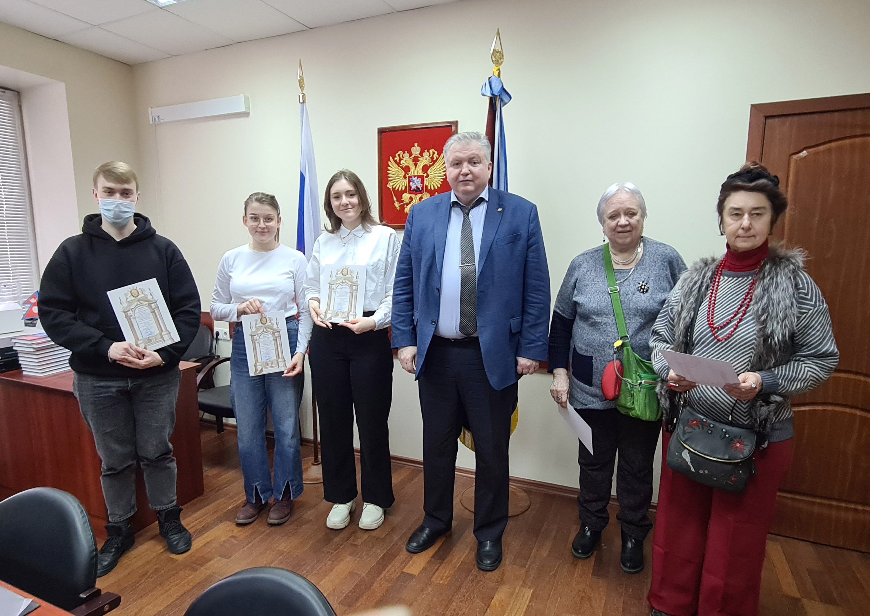 28 февраля 2023 года в конференц-зале ГУЗа врио ректора Папаскири Т.В. наградил участников открытого конкурса на разработку концепции по модернизации корпуса ГУЗ для размещения ГеоКафе