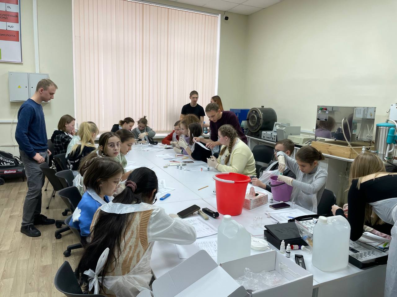В рамках проекта «Университетские субботы» в ГУЗ состоялись практикум и мастер-класс «Порча» и «доброта» воды