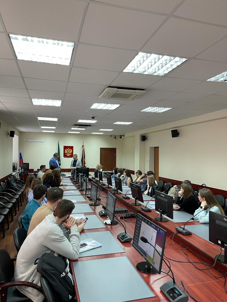 3 июня 2021 г. в конференц- зале ГУЗ прошел Круглый стол на тему: «Управление недвижимостью в Московской городской агломерации»