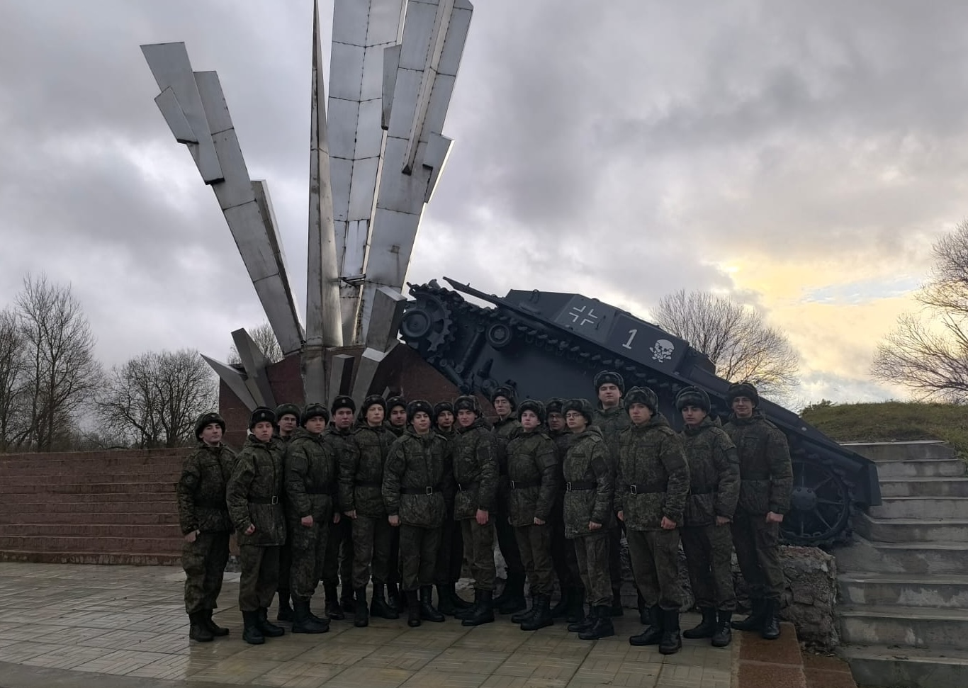 Студенты Военного учебного центра при ГУЗ почтили память героев-саперов ВОВ