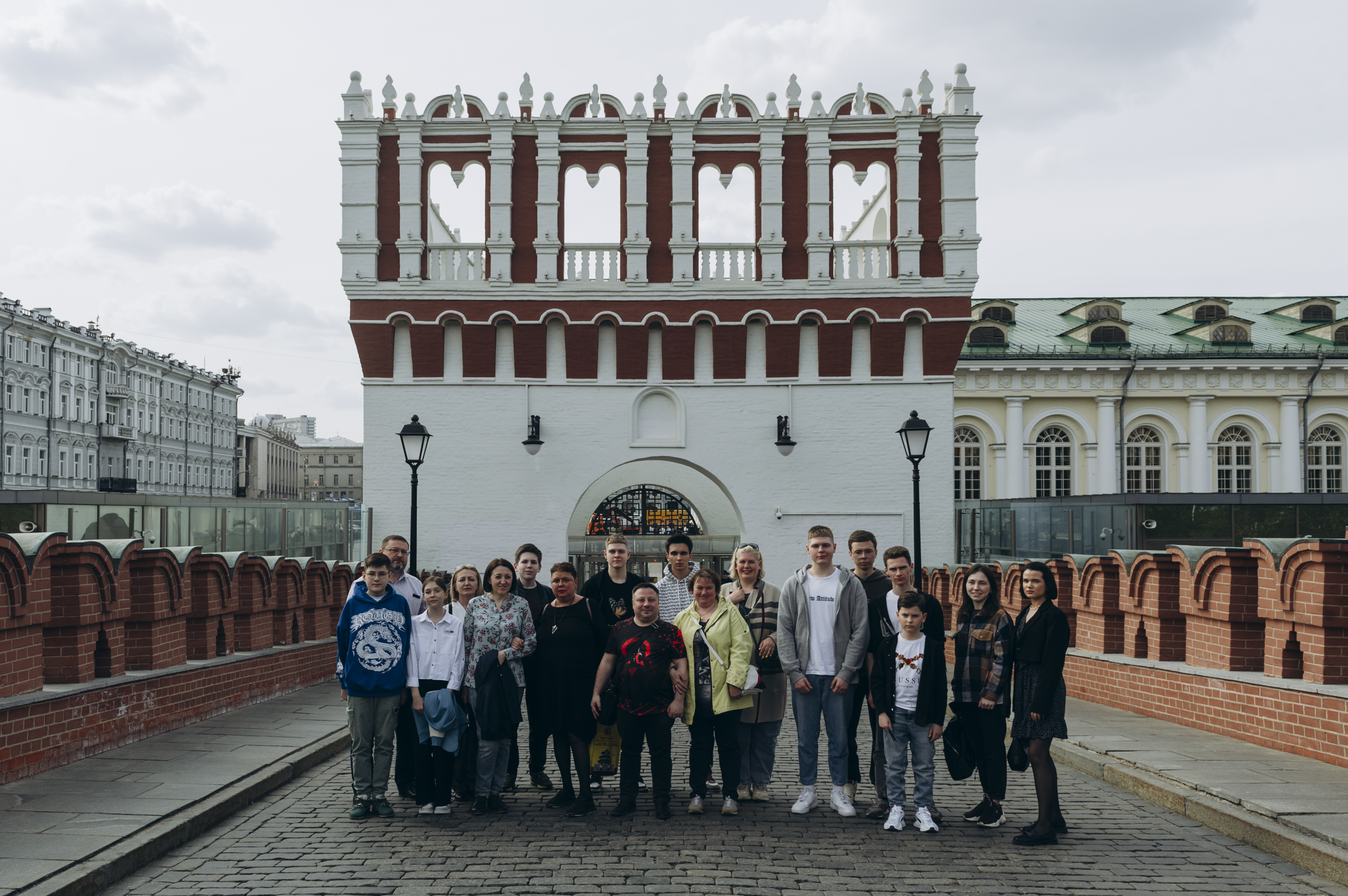 Сотрудники, преподаватели и студенты ГУЗ на экскурсии по Московскому Кремлю с посещением Оружейной палаты
