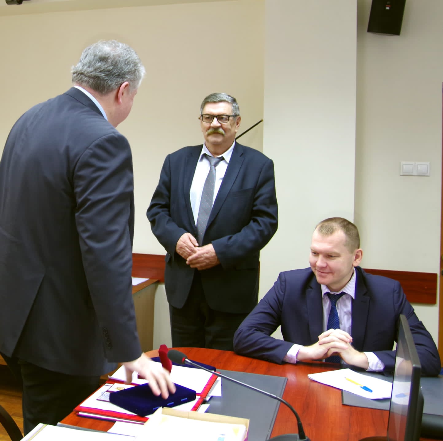 На Учёном совете врио ректора Тимур Валикович Папаскири вручил награды членам коллектива Государственного университета по землеустройству