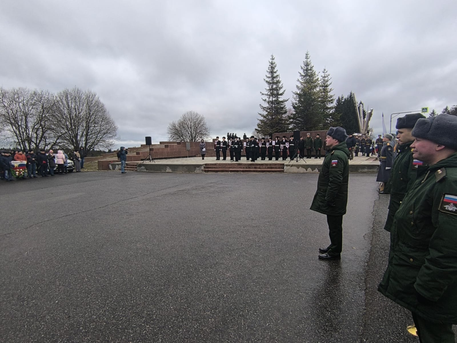 Студенты Военного учебного центра при ГУЗ почтили память героев-саперов ВОВ