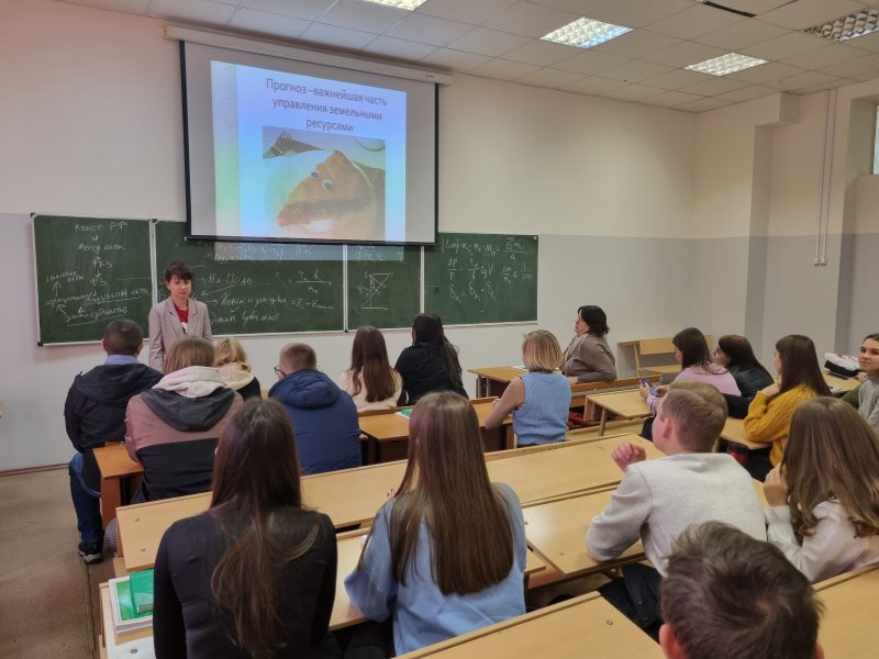 Профессорско-преподавательский состав кафедры Кадастра недвижимости и землепользования провел мастер-класс «Будущее за землей или прогнозирование» в рамках проекта «Университетские субботы»