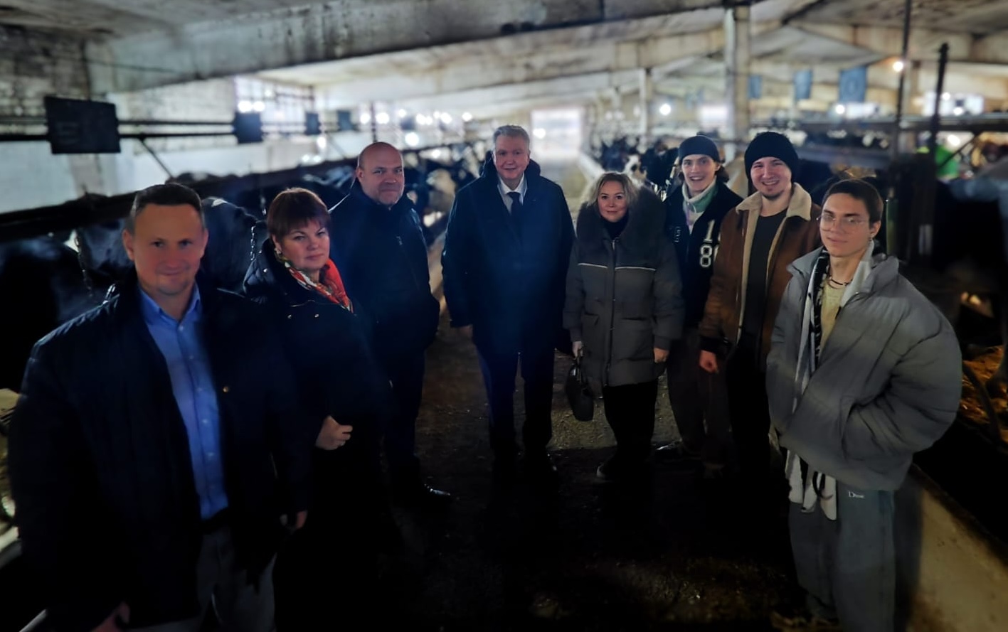 Делегация ГУЗ посетила молочную ферму в агрохозяйстве «Броницкий»