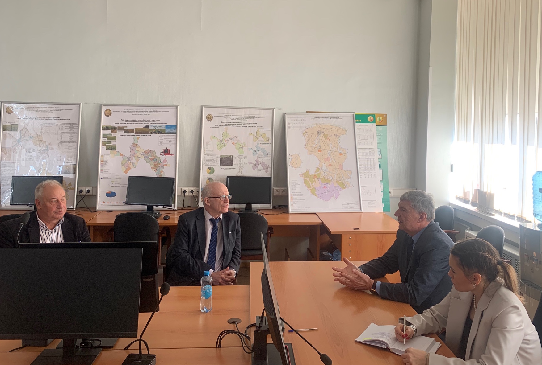 Сотрудники Государственного университета по землеустройству и Сибирского государственного университета геосистем и технологий провели совещание