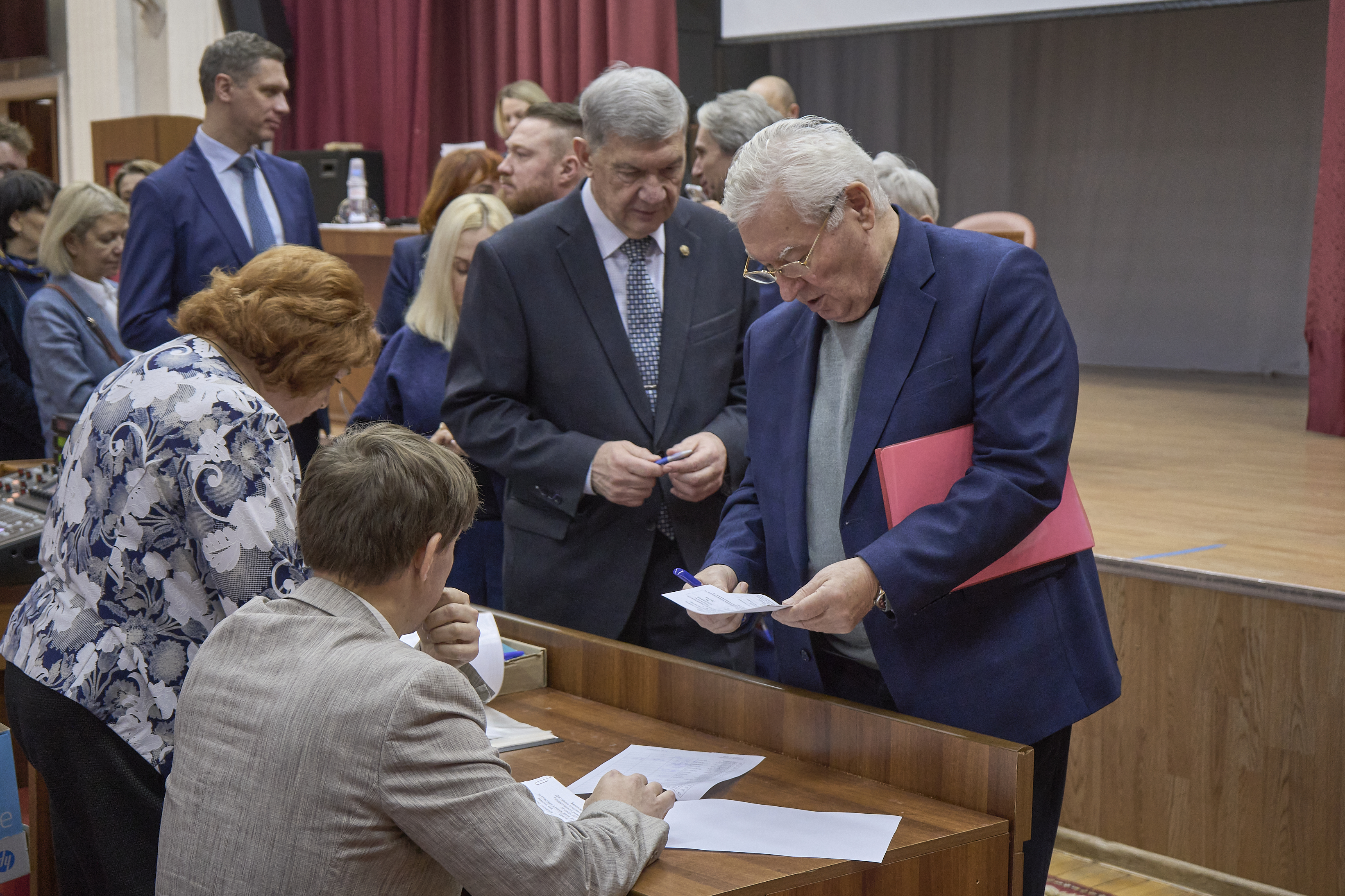 Нормативная база для развития, внутренние коммуникации и новая образовательная программа: ключевые решения Учёного совета ГУЗ