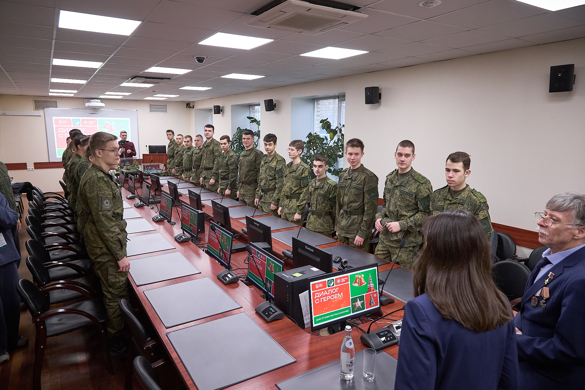 Студенты ГУЗ встретились с Героем России Евгением Черняевым  