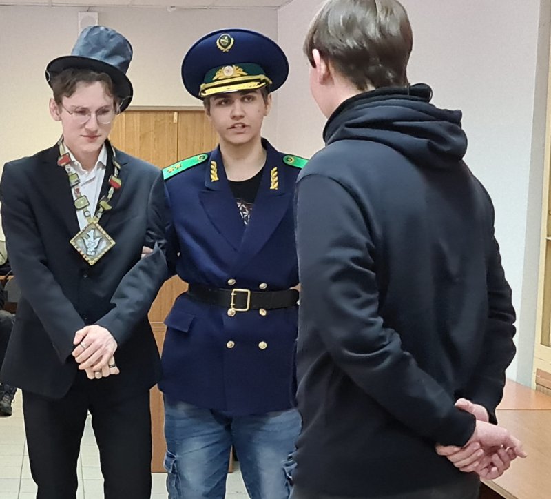 Первокурсники показали театральную постановку по пьесе «Капитан из Кёпеника»