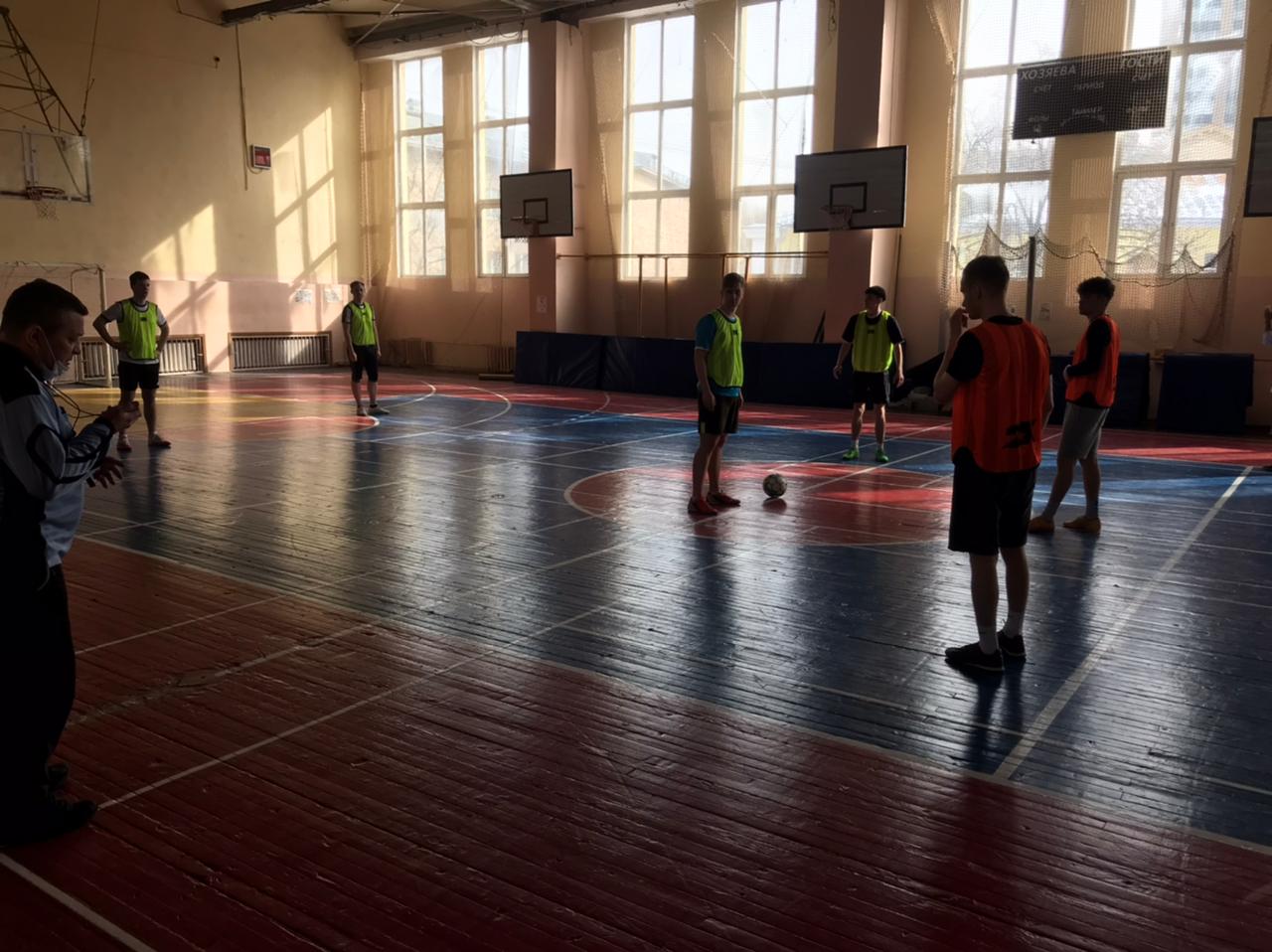 Стартовали межфакультетские соревнования ГУЗ по мини-футболу