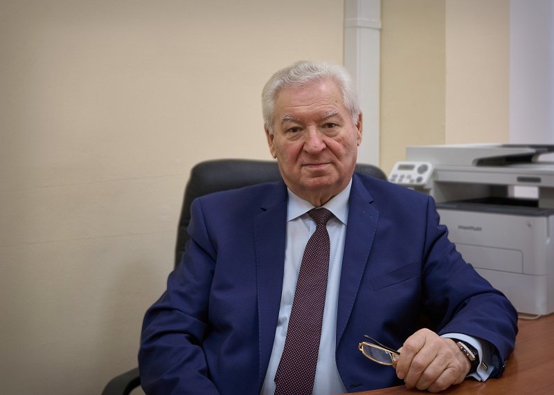 Эстафета заслуг: академик РАН Виктор Хлыстун избран научным руководителем ГУЗ