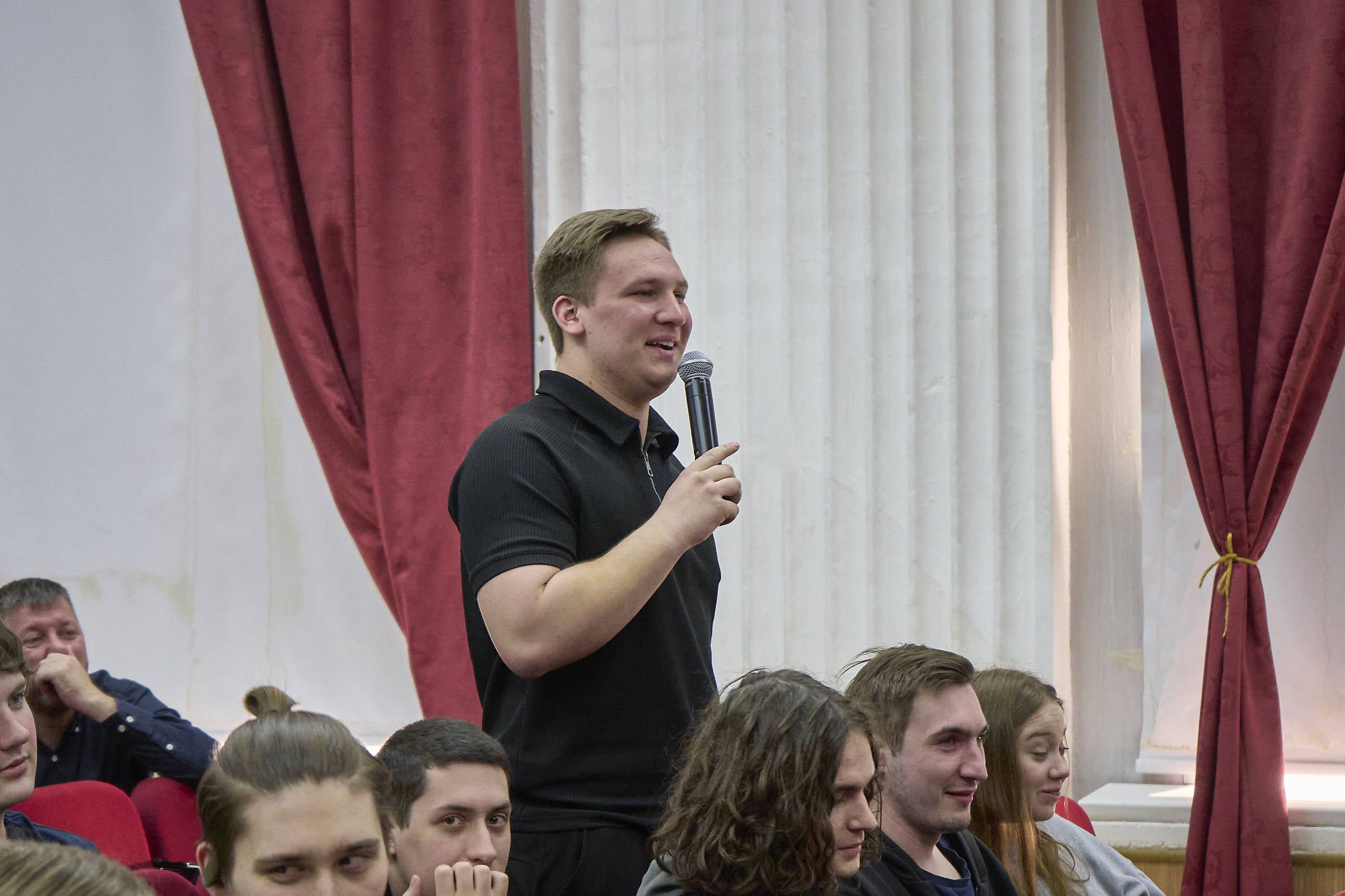 «Винтажные аудитории» и борьба за культуру: в ГУЗ состоялся «Час ректора» в формате открытого диалога