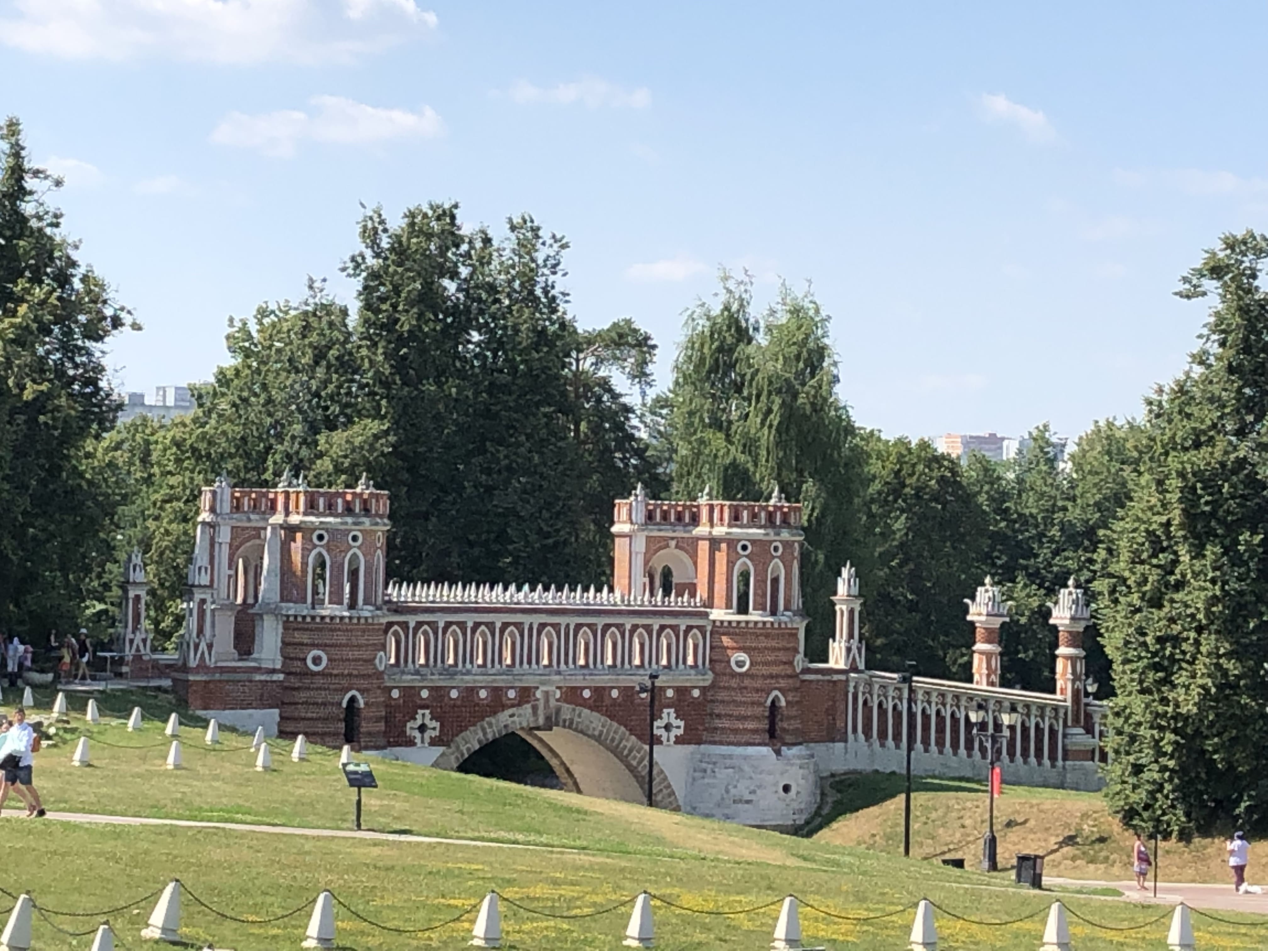 Студенты 1 курса архитектурного факультета проводят обмеры объектов культурного наследия в музее-заповеднике «Царицыно»