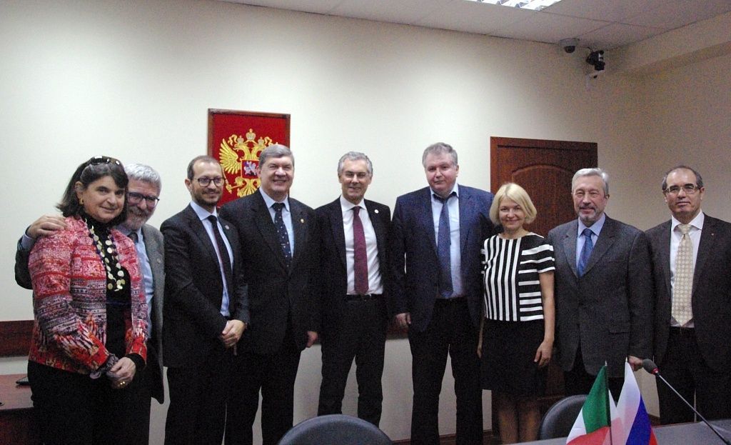 Папаскири_ректор_италия.jpg Папаскири_ректор_италия.jpg